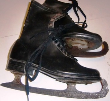 xxM22M A pair of skates SOLD